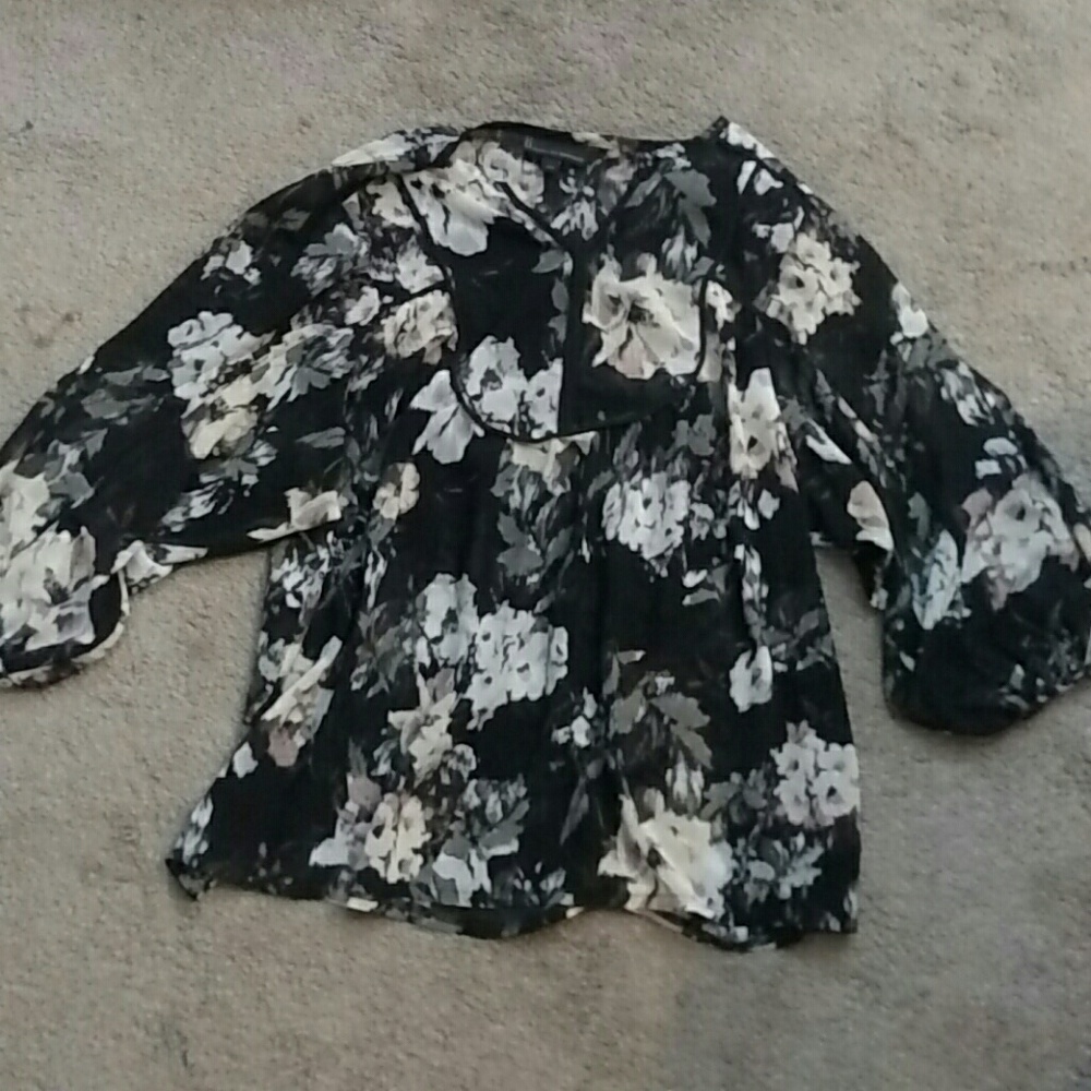 i Jeans by Buffalo Boho Black Floral Popover Top